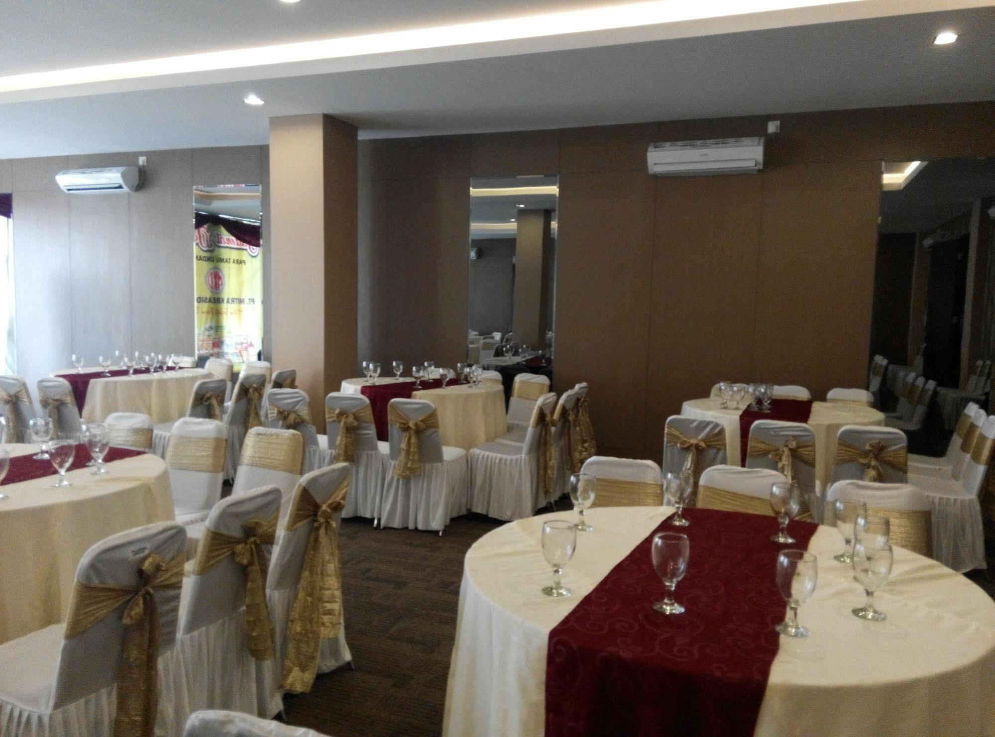Viva Hotel Kediri, Azana Hotels Collection Kediri  Exterior photo